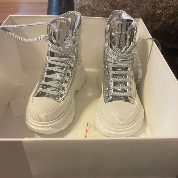 Alexander McQueen silver tread slick boots - Picture 2 of 11